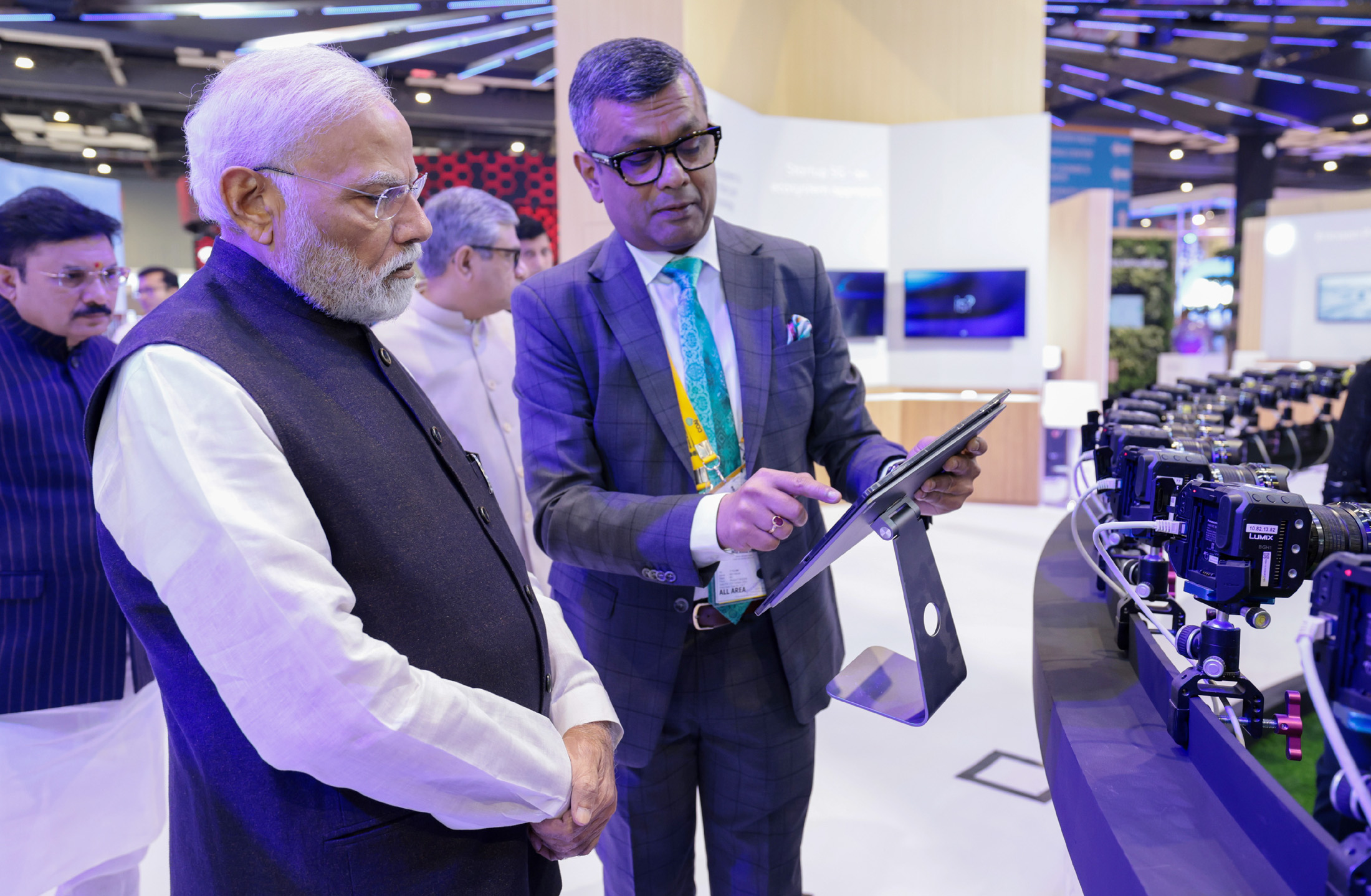 Thủ tướng Ấn Độ Modi tới thăm triển lãm Công nghệ truyền thông Ấn Độ lần thứ 7 vào năm 2023. Nguồn: medianews18.com