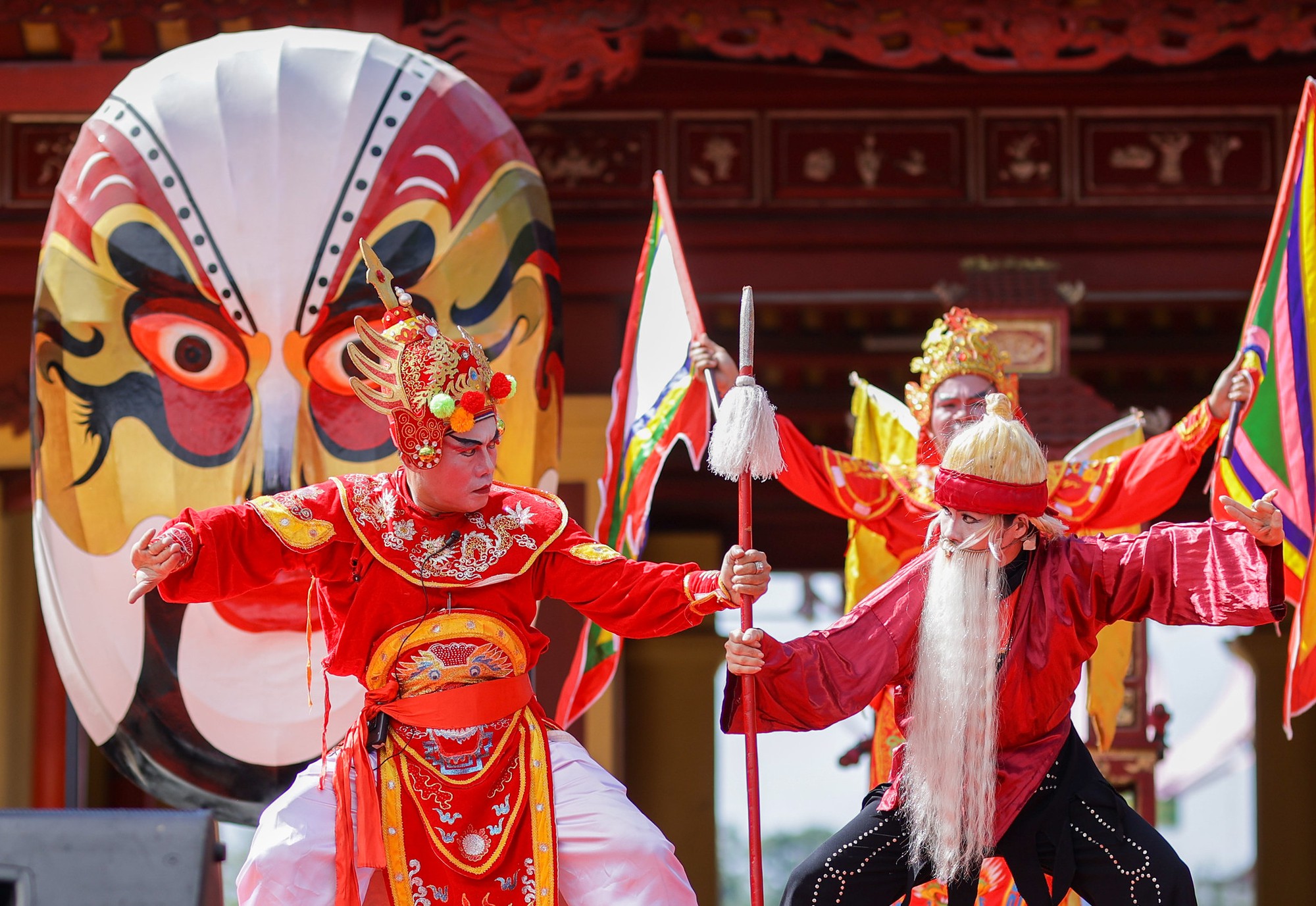 Nghệ thuật tuồng Huế đã trải qua ba thế kỷ phát triển trong dòng truyền thống văn hóa Phú Xuân và phát triển rực rỡ dưới triều đại các vua nhà Nguyễn.