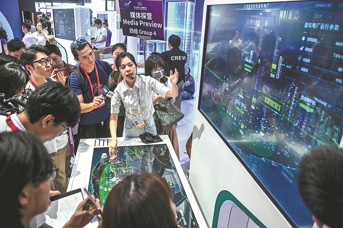 Nhà máy điện ảo được giới thiệu trong một hội chợ ở Thượng Hải năm 2022. Ảnh: China Daily