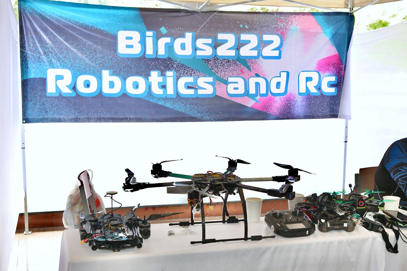 Một số sản phẩm công nghệ máy bay không người lái (drone) do chính các thành viên CLB Birds222 Robotics and Rc, Trường THCS và THPT M.V Lomonosov lắp ráp 