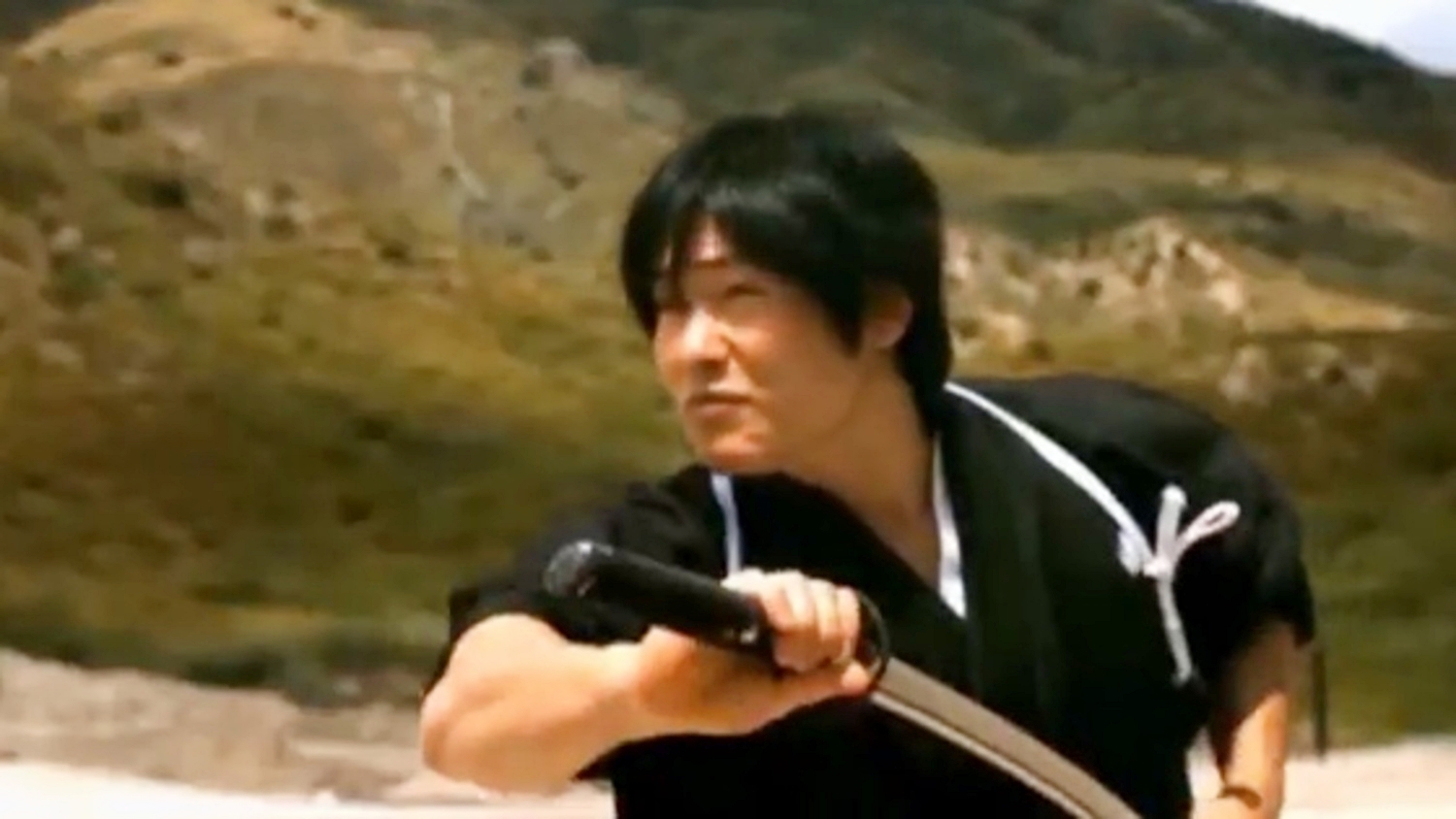 Kiếm sĩ Isao Machii có thể chém đôi viên đạn đang bay giữa không trung chỉ bằng một cú vung kiếm. Ảnh: Japanese Station.