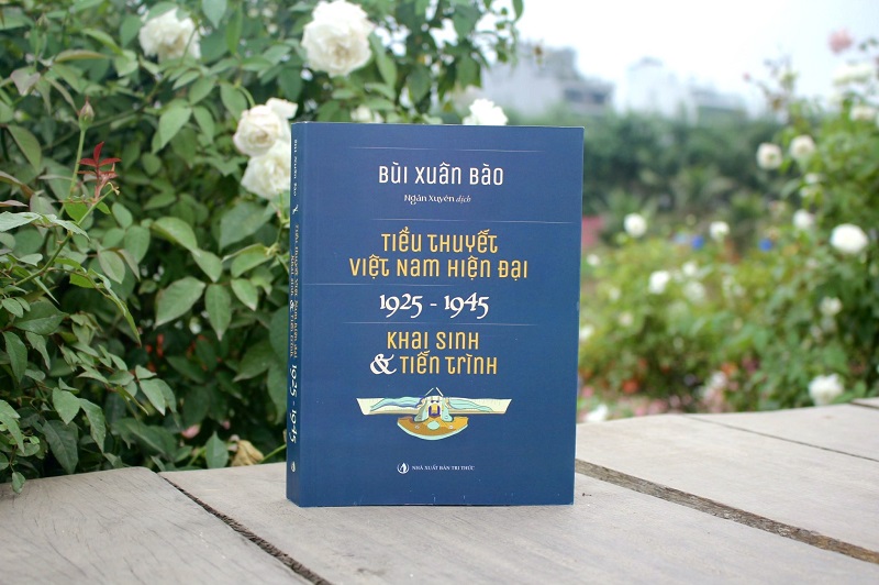 Năm 1972, luận án của GS Bùi Xuân Bào được in thành sách tại Sài Gòn trong tủ sách “Nhân văn Xã hội”. Năm 1985, nó được in tại Paris trong tủ sách “Đường Mới”. Bản dịch mới đây do Ngân Xuyên chuyển ngữ và NXB Tri thức ấn hành là bản tiếng Việt đầu tiên dịch từ tiếng Pháp theo bản in ở Paris. Năm 1972, luận án của GS Bùi Xuân Bào được in thành sách tại Sài Gòn trong tủ sách “Nhân văn Xã hội”. Năm 1985, nó được in tại Paris trong tủ sách “Đường Mới”. Bản dịch mới đây do Ngân Xuyên chuyển ngữ và NXB Tri thức ấn hành là bản tiếng Việt đầu tiên dịch từ tiếng Pháp theo bản in ở Paris.