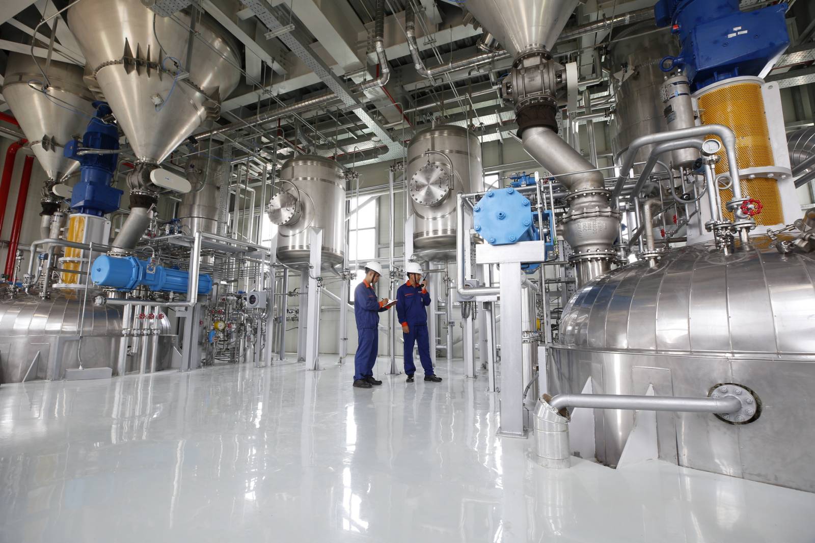 Nhà máy Hóa chất Phenikaa có tổng công suất giai đoạn I là 25.000 tấn/năm. Sau hơn ba năm vận hành, dây chuyền công nghệ sản xuất hoạt động ổn định và cung cấp đủ 100% khối lượng nhựa PEKN cho nhu cầu sản xuất của Tập đoàn.
