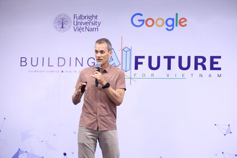 Ông Jeff Dean - Phó Chủ tịch kiêm nhà khoa học đứng đầu Google DeepMind - Ảnh: VGP/Minh Thi