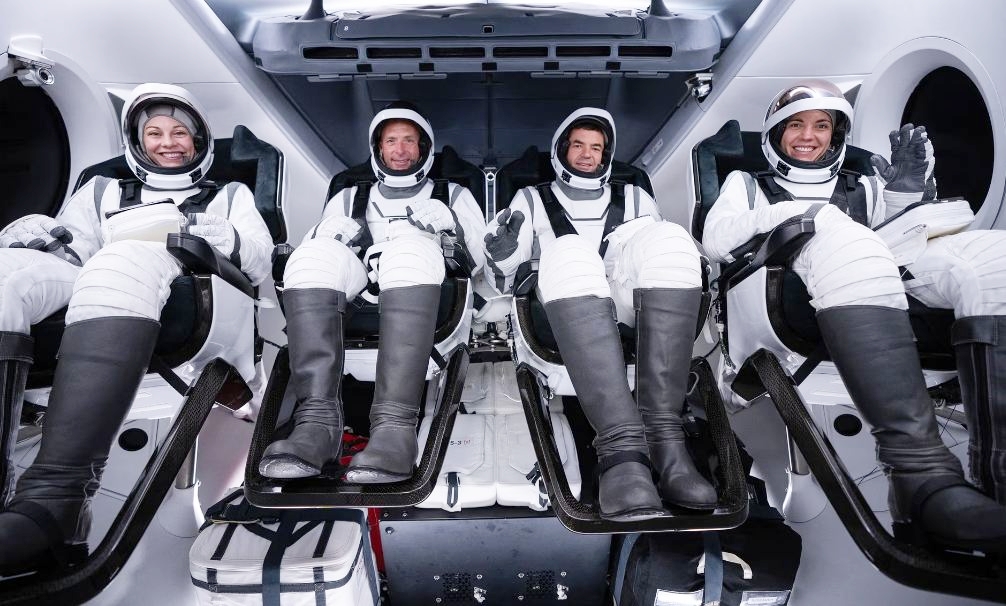 Các phi hành gia trước thời điểm phóng tàu Crew Dragon. Ảnh: SpaceX