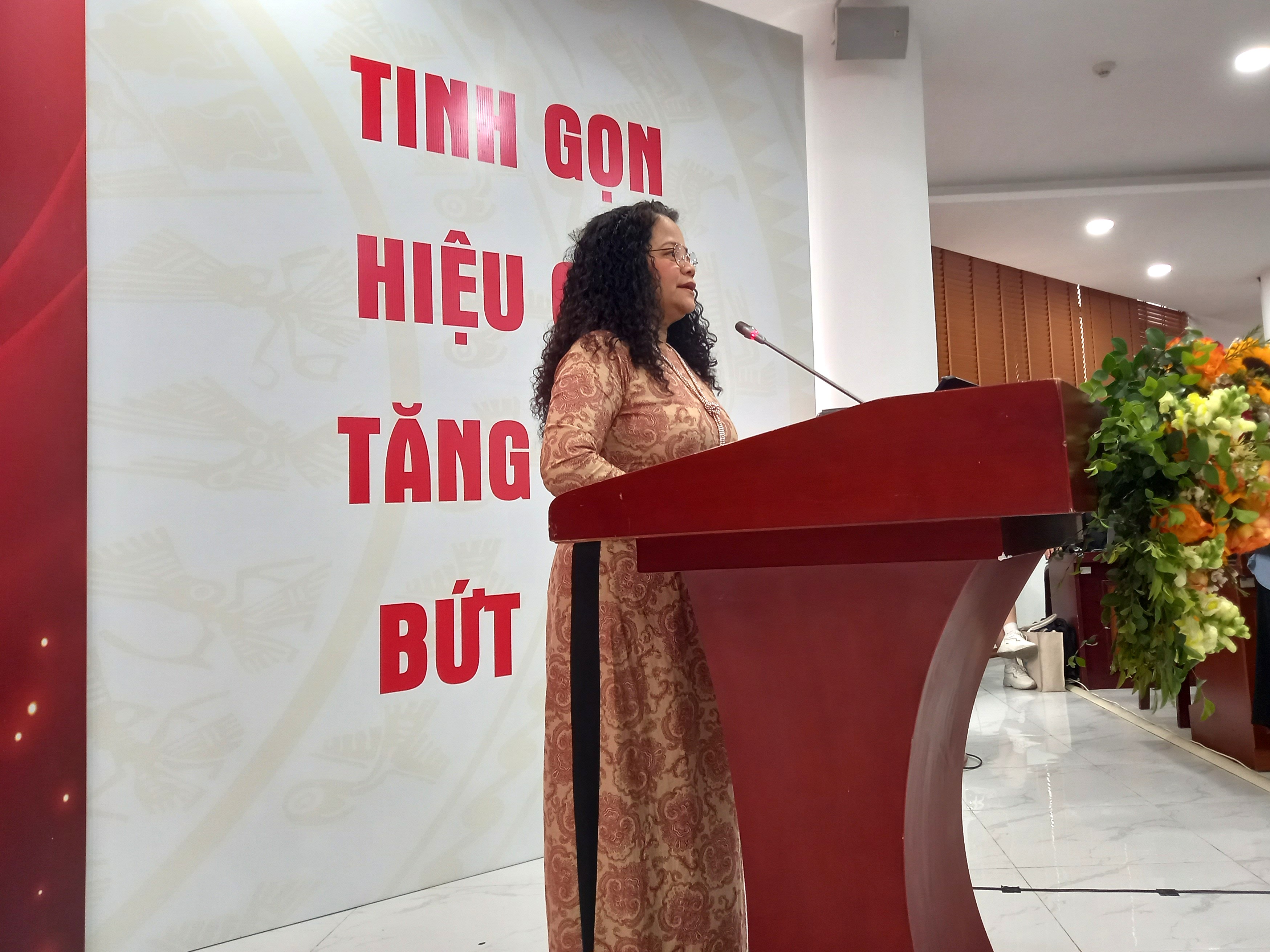 PGS. TS. Trần Thị Minh Thi, Chủ nhiệm Đề tài, trình bày kết quả nghiên cứu tại Hội thảo. Ảnh: Trà My
