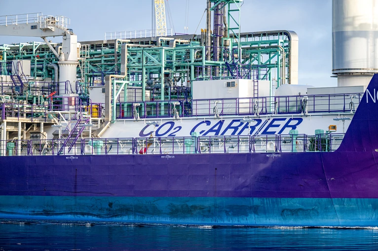 Một tàu vận chuyển CO2 thải ra từ các quy trình công nghiệp đến một khu lưu trữ gần Bergen, Na Uy. Ảnh: GettyImage