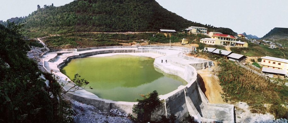 Hồ treo Tả Lủng