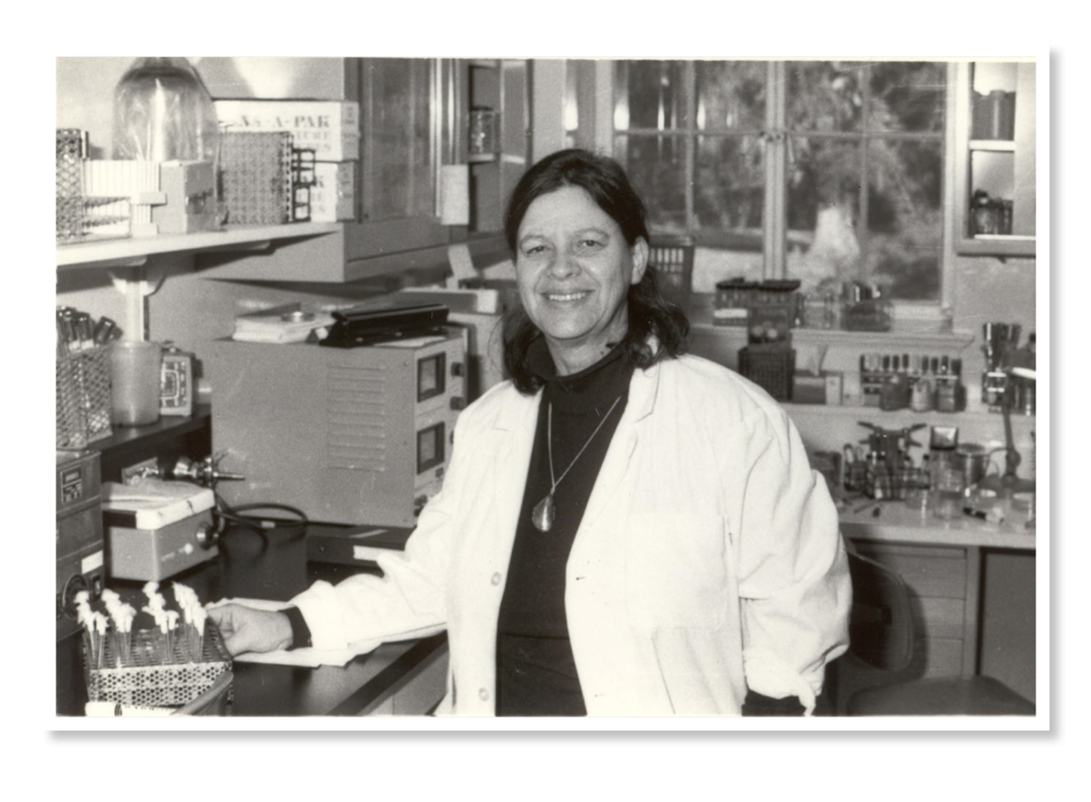 Esther Lederberg (1922-2006) là nhà tiên phong trong lĩnh vực di truyền học vi khuẩn.