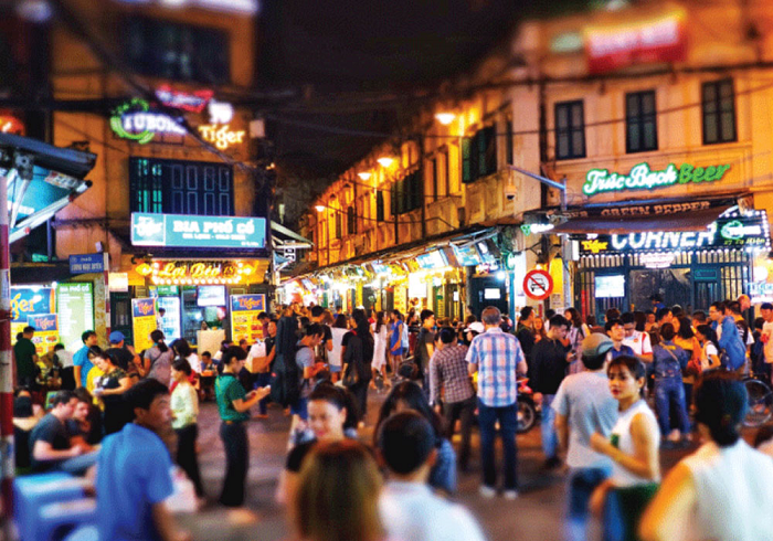Phân tích theo dõi nước thải cho thấy, tổng lượng tiêu thụ rượu bia tại Hà Nội có xu hướng giảm rõ rệt trong suốt 6 năm (2018-2023), với mức giảm trung bình khoảng 7,5% mỗi năm. Ảnh minh họa: Phố Tạ Hiện,