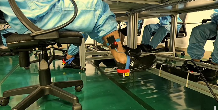 Thiết bị đeo ở chân để giám sát tĩnh điện theo thời gian thực. Ảnh: HSPTek