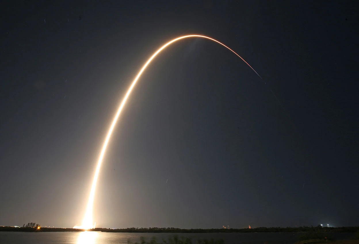 Tên lửa SpaceX Falcon 9-mang M2-vào-không-gian. Nguồn: nature.com