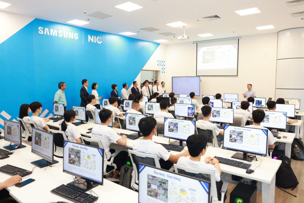 Một lớp học của chương trình Samsung Innovation Campus tại Trung tâm Đổi mới Sáng tạo Quốc gia (NIC). Ảnh: Samsung Newsroom.