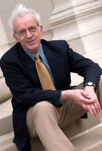 Daniel Kleppner (1932-2025) là nhà vật lý thực nghiệm giúp phát triển đồng hồ nguyên tử, nhờ thế mang lại độ chính xác cho GPS. Nguồn: Khoa Vật lý MIT