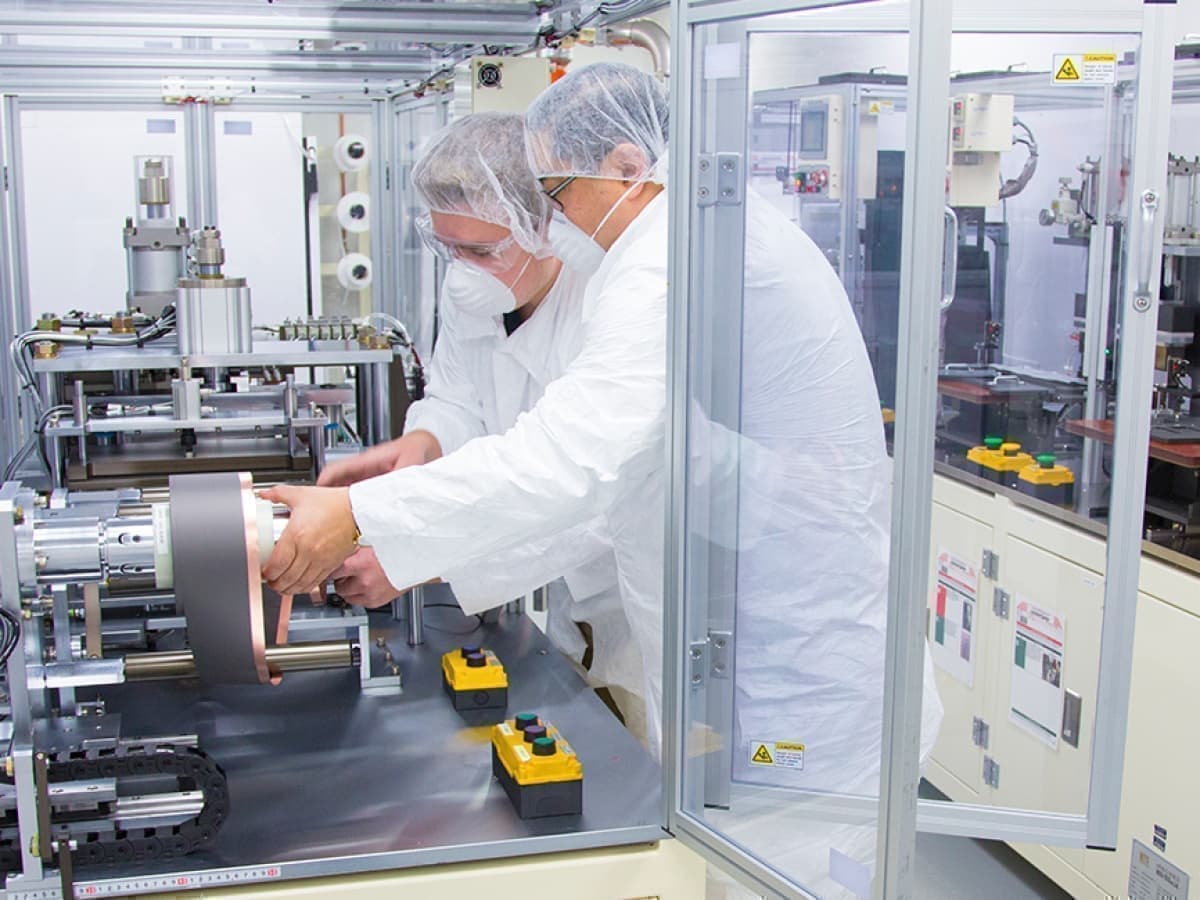 Trong một phòng thí nghiệm nghiên cứu về pin SIBS.