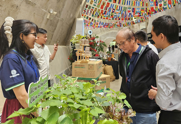 Một gian trưng bày sản phẩm nông nghiệp xanh tại sự kiện. Ảnh: BT
