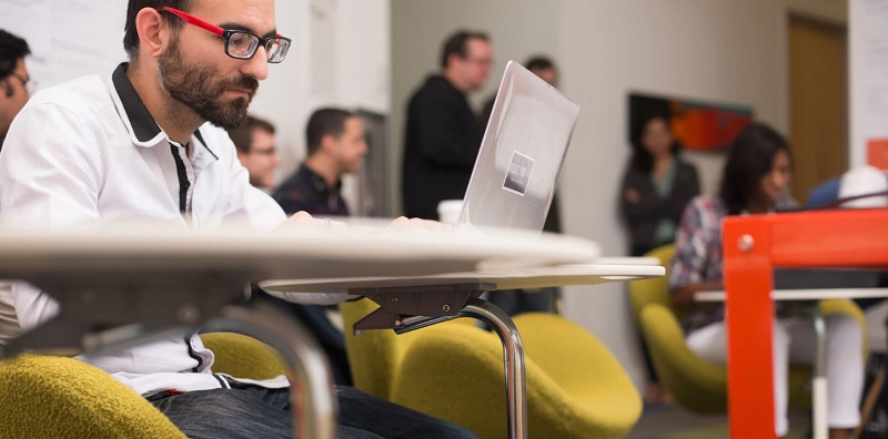 Các nền tảng giáo dục trực tuyến mở lớn như Coursera, edX hay Udacity   giờ đây tập trung nhiều hơn vào các thị trường ngách: hợp tác với viện, trường, doanh nghiệp để cung cấp các khóa học có chứng chỉ. Ảnh minh họa: iStock