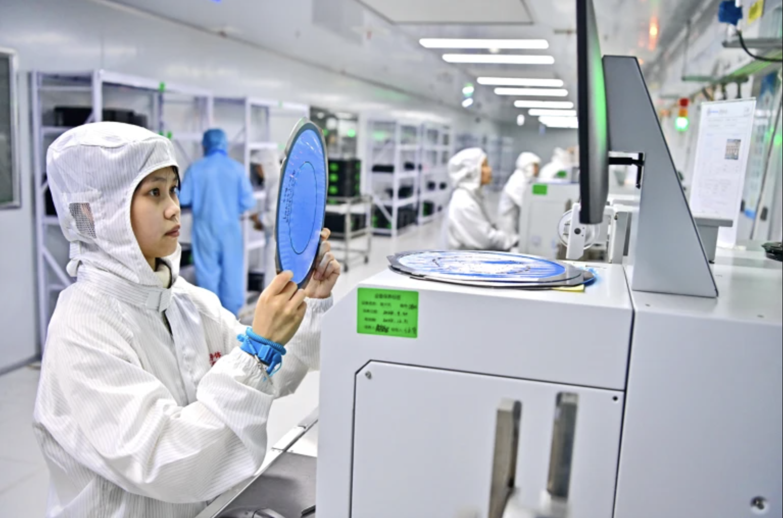 Chính phủ Trung Quốc đang xây dựng khung chính sách cấp cao dành riêng cho AI, trong đó tập trung vào phát triển các mô hình mới và chip tính toán tiên tiến. Ảnh: Zhu Haipeng/VCG/Getty