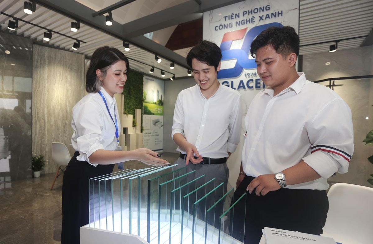 Giới thiệu sản phẩm của Tổng công ty Viglacera - CTCP tại sự kiện “Kết nối công nghệ và Đổi mới sáng tạo Việt Nam 2024”.