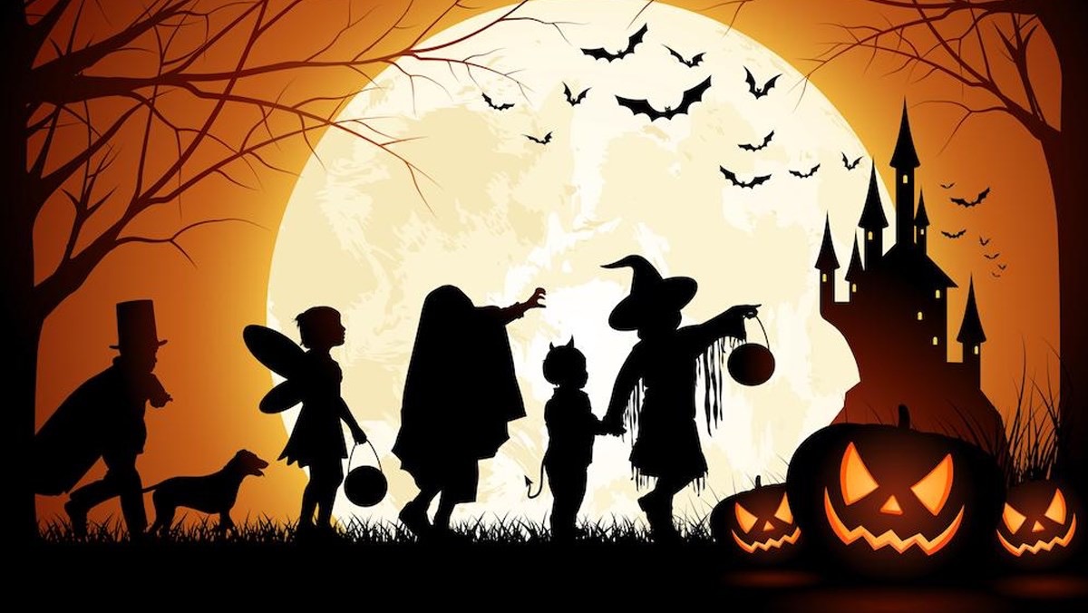 Halloween hay còn gọi là lễ hội hóa trang, lễ hội ma quỷ, được tổ chức vào đêm 31 tháng 10 hằng năm, tức là đêm trước ngày Lễ Các Thánh (All Saints’ Day). 