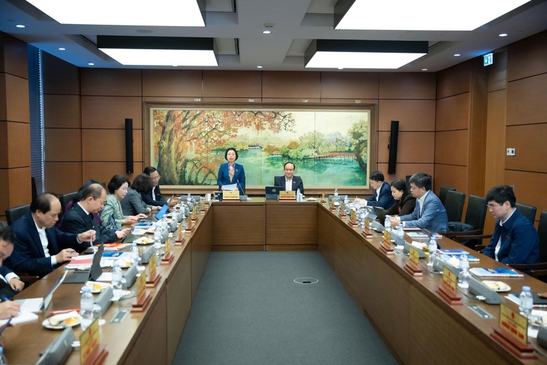 Các đại biểu Quốc hội tổ 1 (Đoàn Hà Nội) thảo luận về các dự án luật. Nguồn: VGP