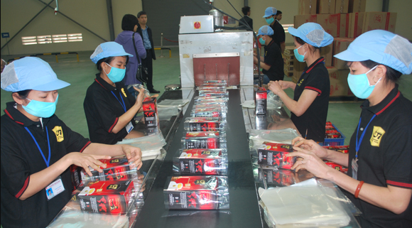 Đối tượng quyền sở hữu trí tuệ được đem đi góp vốn nhiều nhất ở Việt Nam là nhãn hiệu của một số tập đoàn, doanh nghiệp lớn. Chẳng hạn như năm 2006, Công ty TNHH Cà phê Trung Nguyên (Đắk Lắk) đã góp vốn bằng giá trị quyền sử dụng nhãn hiệu để thành lập Công ty CP Trung Nguyên (TP. Hồ Chí Minh).