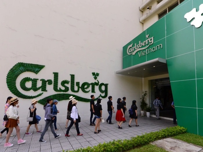 Cuối năm 2011, Carlsberg đã mua lại phần vốn của đối tác Việt Nam là Ủy ban nhân dân tỉnh Thừa Thiên Huế, để từ liên doanh trở thành công ty 100% vốn nước ngoài. Mức giá bán là 1.800 tỷ đồng, trong đó giá trị thương hiệu khoảng 1.100 tỷ đồng còn 700 tỷ đồng là giá trị hữu hình của doanh nghiệp.