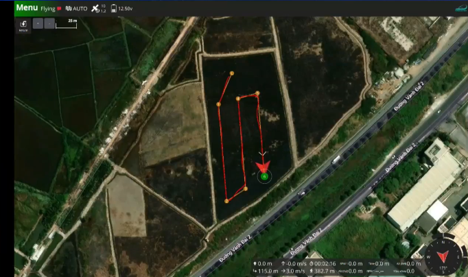 Hệ thống điều khiển tự động dùng GPS có thể giúp Airboot thực hiện các tác vụ được lập trình sẵn và theo dõi trên điện thoại thông minh. Ảnh: Shoes Agtech