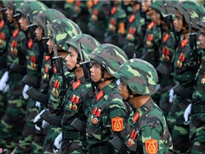 Quân đội, cảnh sát diễu binh hùng tráng ở Ba Đình