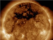 Lỗ nhật hoa khổng lồ trên Mặt Trời có ảnh hưởng tới Trái đất?
