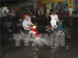 Mưa dông lớn ở TP.HCM khiến hàng chục chuyến bay bị ảnh hưởng