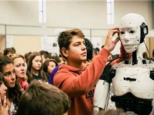 Thần đồng 15 tuổi chế robot bằng máy in 3D