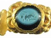 Nhẫn vàng 1.700 tuổi khắc hình thần tình yêu