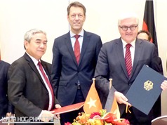 Bộ trưởng Nguyễn Quân ký hiệp định cấp chính phủ với Đức về hợp tác KH&CN