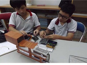 Hai học sinh chế tạo thiết bị ghi nhận nguồn bức xạ hạt nhân