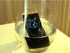 Clip: Thử khả năng “bơi lội” của Samsung Galaxy S7 và S7 Edge