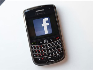 BlackBerry phản ứng thế nào khi bị Facebook đoạn tuyệt?