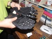 Học sinh cấp 3 chế “găng tay thông minh” cho người khiếm thị