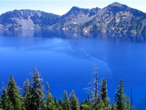 Top hồ nước tự nhiên sâu nhất thế giới