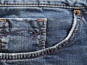 Đinh tán trên túi quần jean có lợi ích gì?