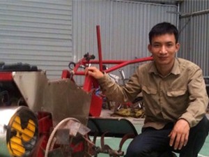Nông dân trẻ chế tạo máy nông nghiệp đa năng