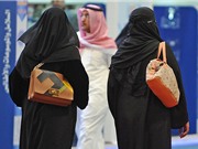 Phụ nữ Ả Rập có thể bị đi tù nếu xem trộm điện thoại của chồng