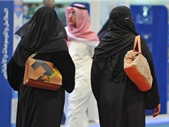 Phụ nữ Ả Rập có thể bị đi tù nếu xem trộm điện thoại của chồng