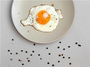 Tác dụng không ngờ khi ăn trứng với hạt tiêu