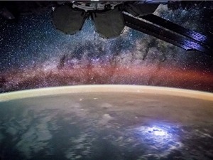 Ngoạn mục cảnh không gian nhìn từ Trạm Vũ trụ Quốc tế