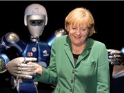 Chùm ảnh sự thân mật giữa chính khách và robot