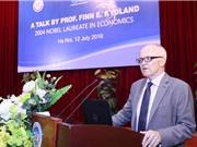 Giáo sư Finn E. Kydland thuyết trình tại Hà Nội