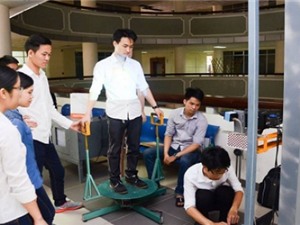 Đo kích thước cơ thể người bằng máy quét 3D; Biến điện thoại cũ thành chuông báo cháy 