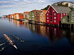 Ngắm những ngôi nhà bằng gỗ đa màu sắc ở Na Uy
