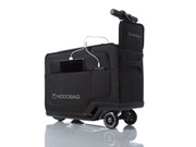 Clip: Chiếc vali có thể lái như xe đạp điện, tốc độ 12,8 km/h